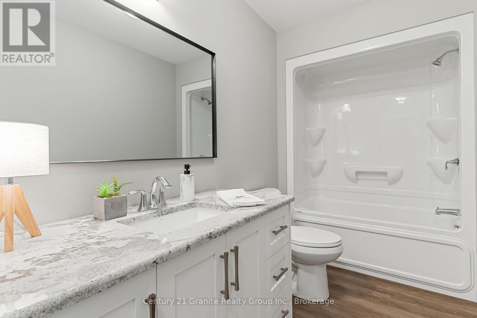 Photo 21 of 7 Marluc Avenue, Minden Hills ON