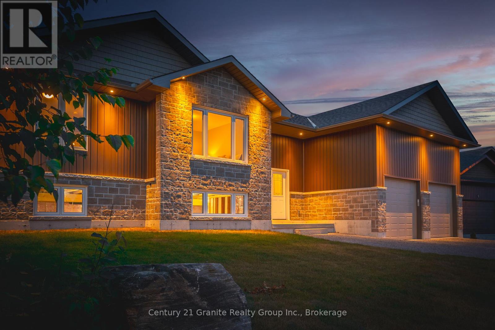 Photo 3 of 7 Marluc Avenue, Minden Hills ON