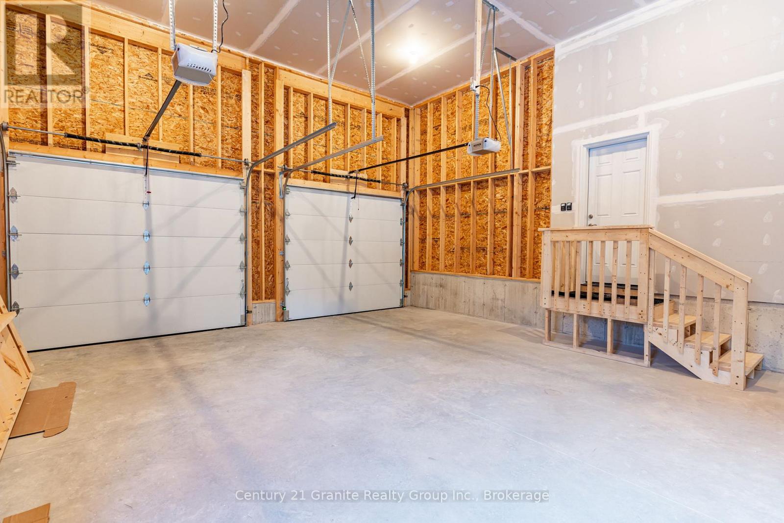 Photo 32 of 7 Marluc Avenue, Minden Hills ON