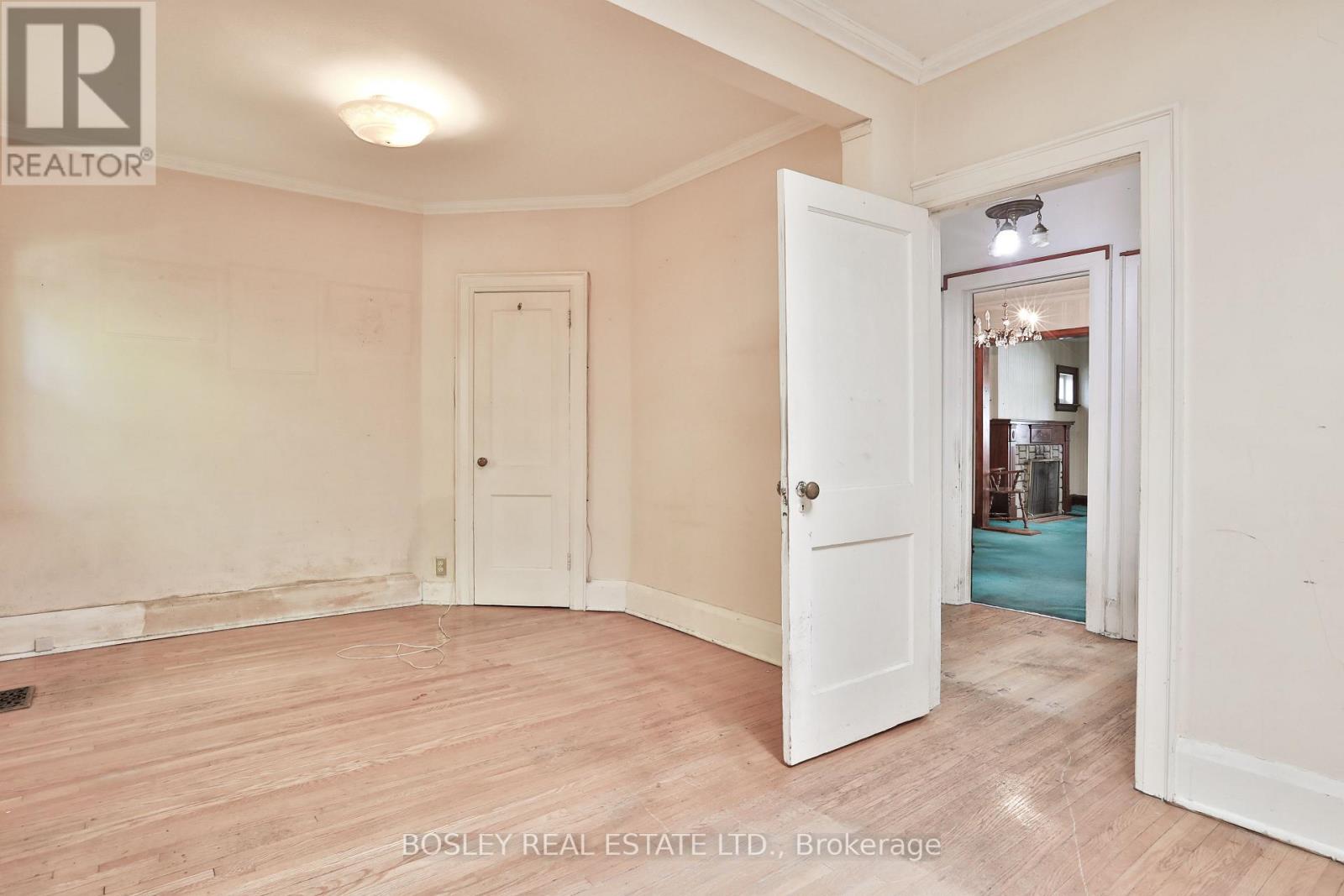 Photo 7 of 15 Whitewood Road, Toronto ON