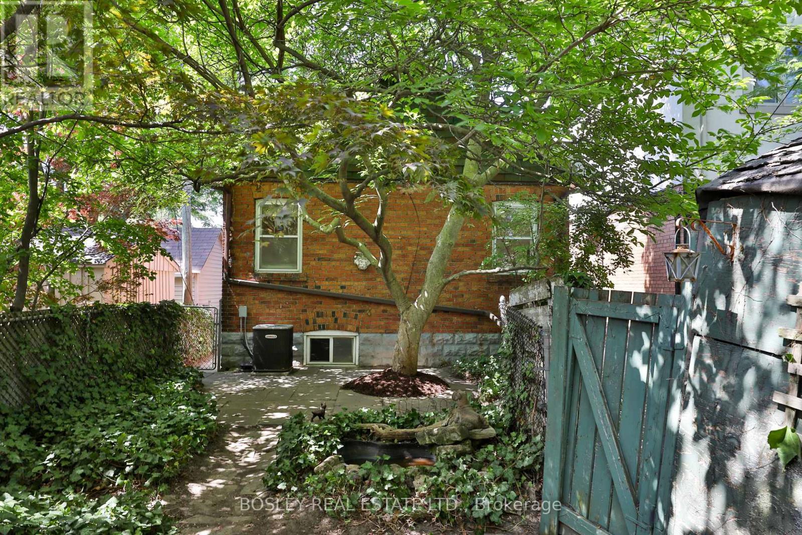 Photo 4 of 15 Whitewood Road, Toronto ON