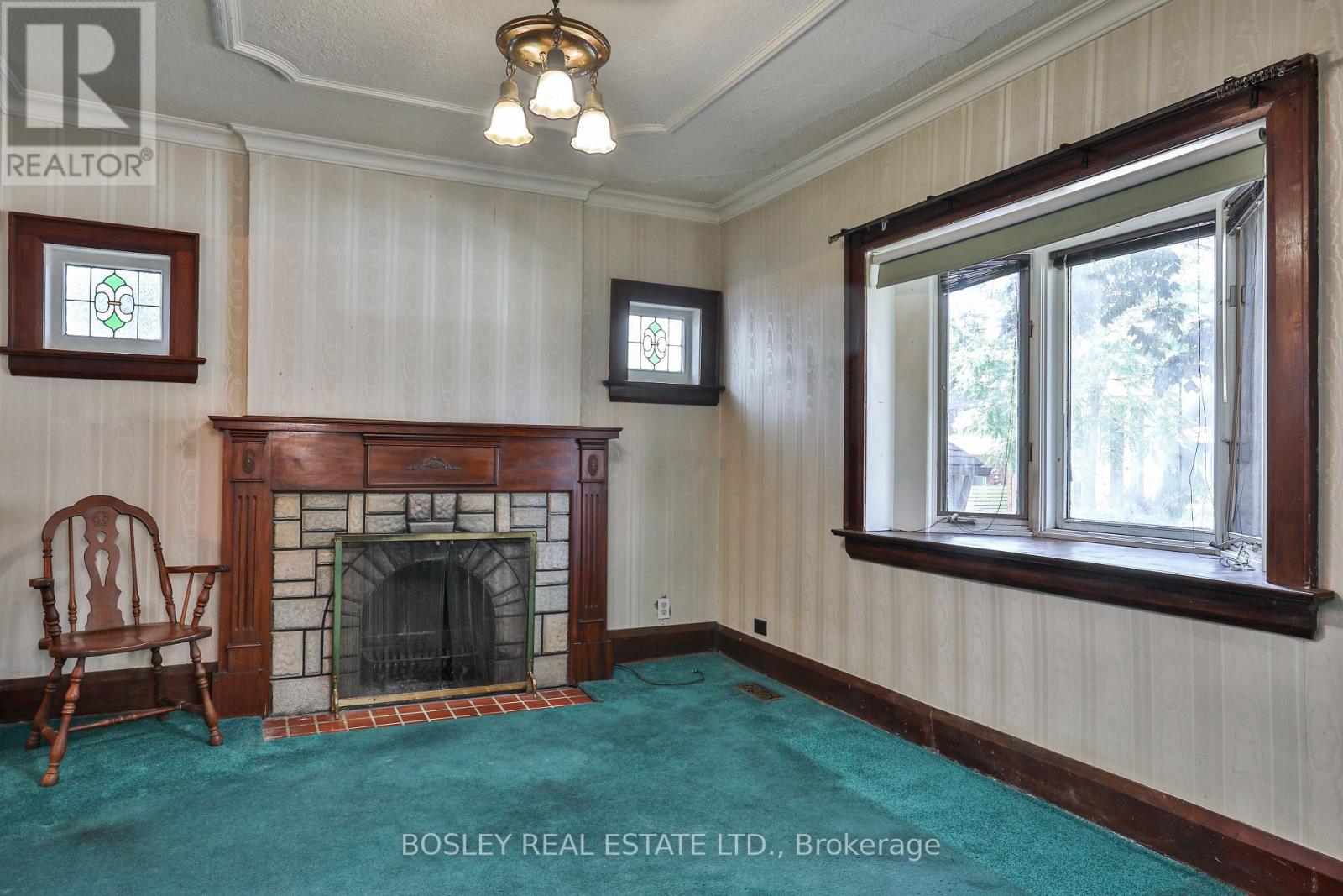 Photo 3 of 15 Whitewood Road, Toronto ON