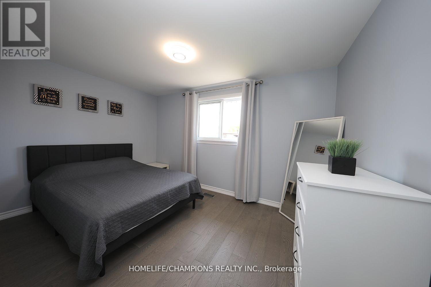 Photo 32 of 646 Chancery Court, Oshawa ON