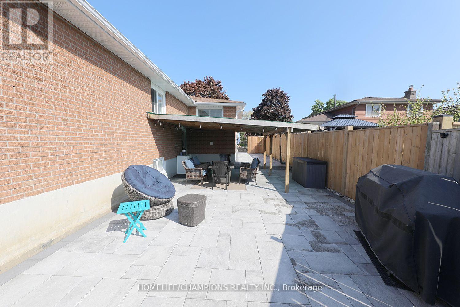 Photo 26 of 646 Chancery Court, Oshawa ON