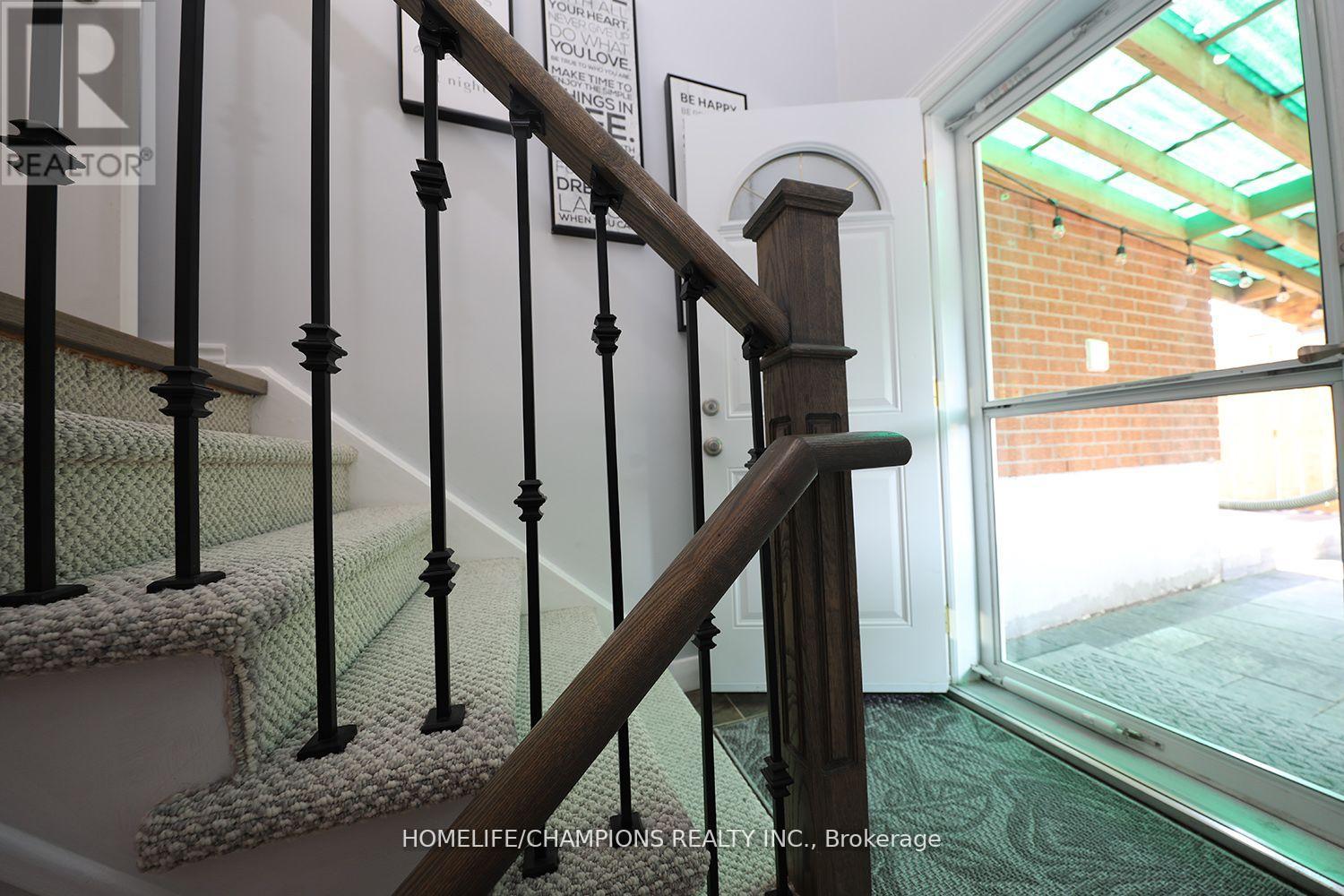 Photo 19 of 646 Chancery Court, Oshawa ON