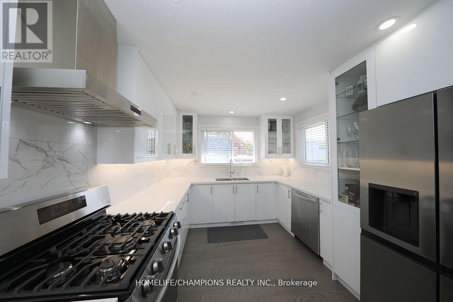 Photo 14 of 646 Chancery Court, Oshawa ON