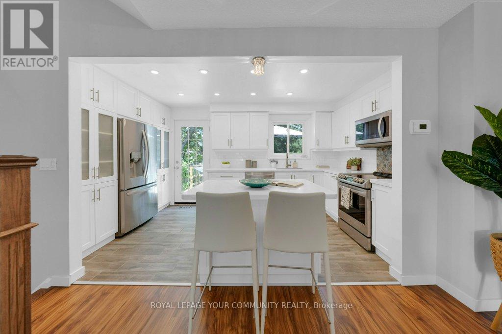 Photo 3 of 36 Dawson Street, Whitby ON