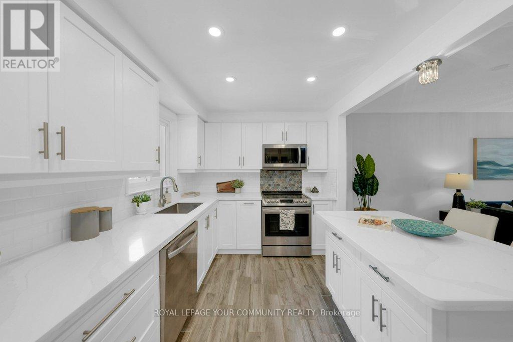 Photo 18 of 36 Dawson Street, Whitby ON