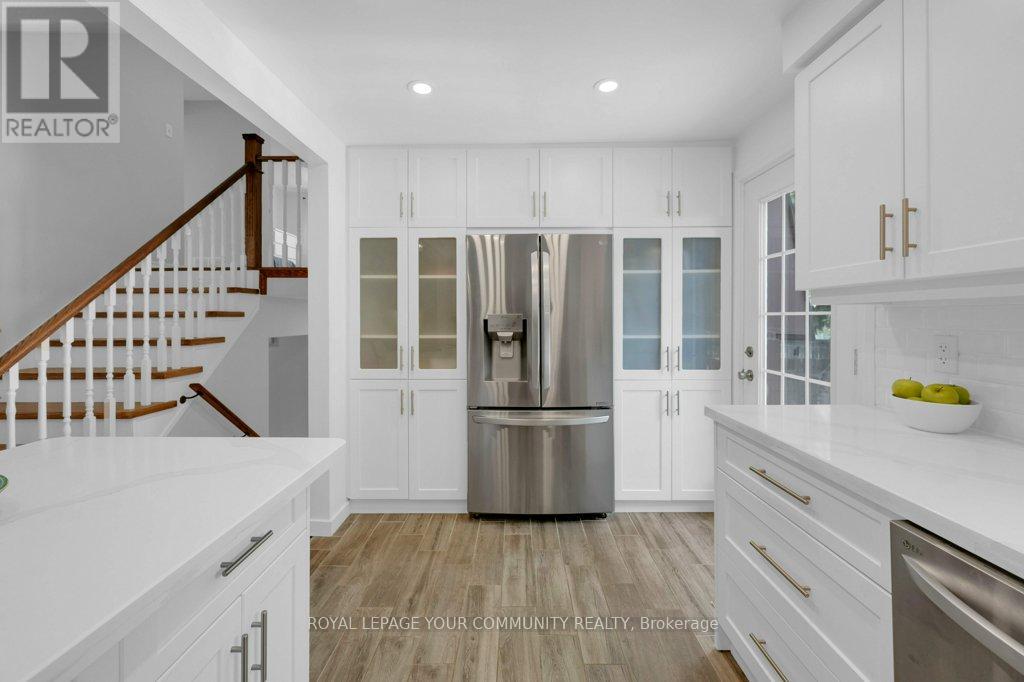 Photo 24 of 36 Dawson Street, Whitby ON