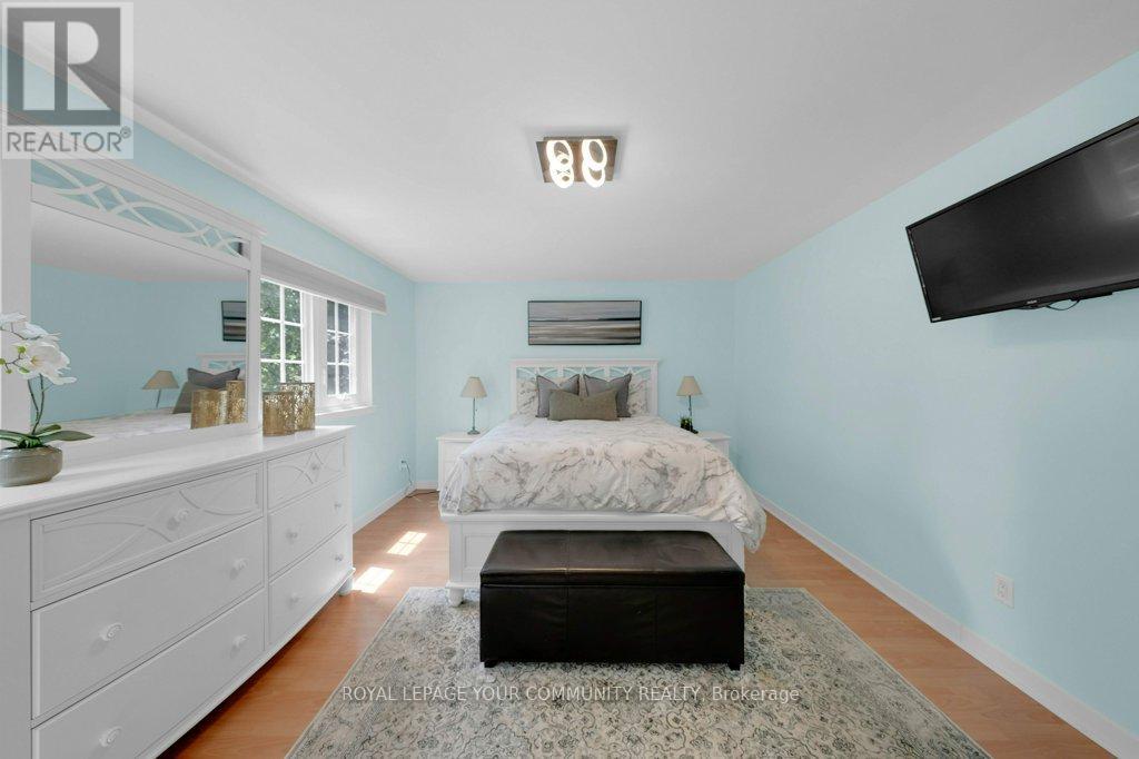 Photo 26 of 36 Dawson Street, Whitby ON