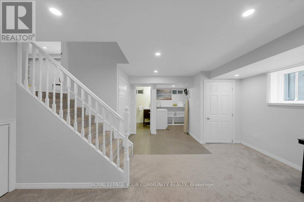 Photo 17 of 36 Dawson Street, Whitby ON