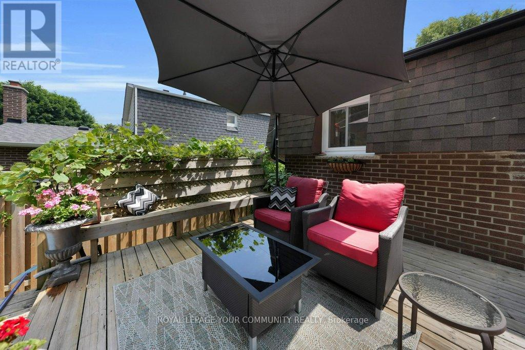 Photo 23 of 36 Dawson Street, Whitby ON