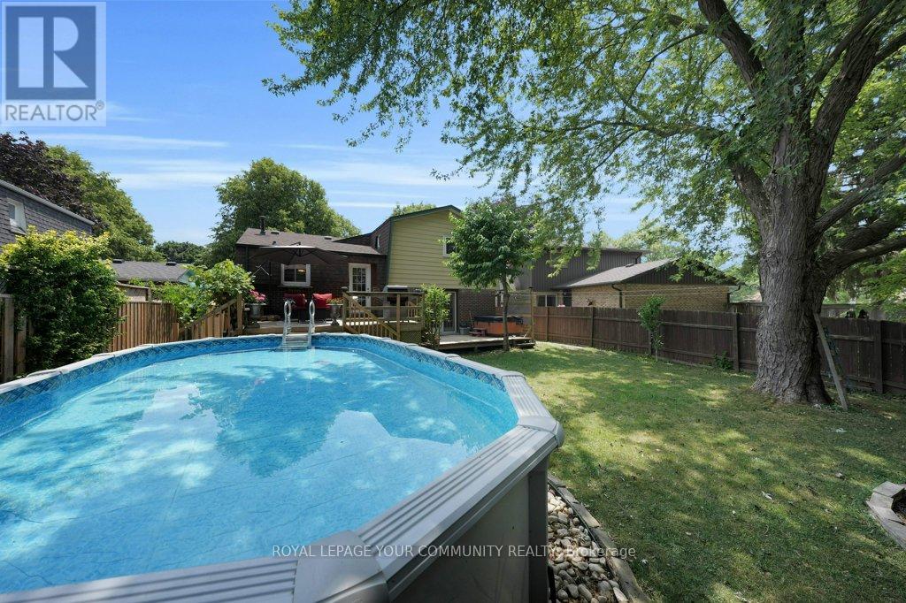 Photo 16 of 36 Dawson Street, Whitby ON