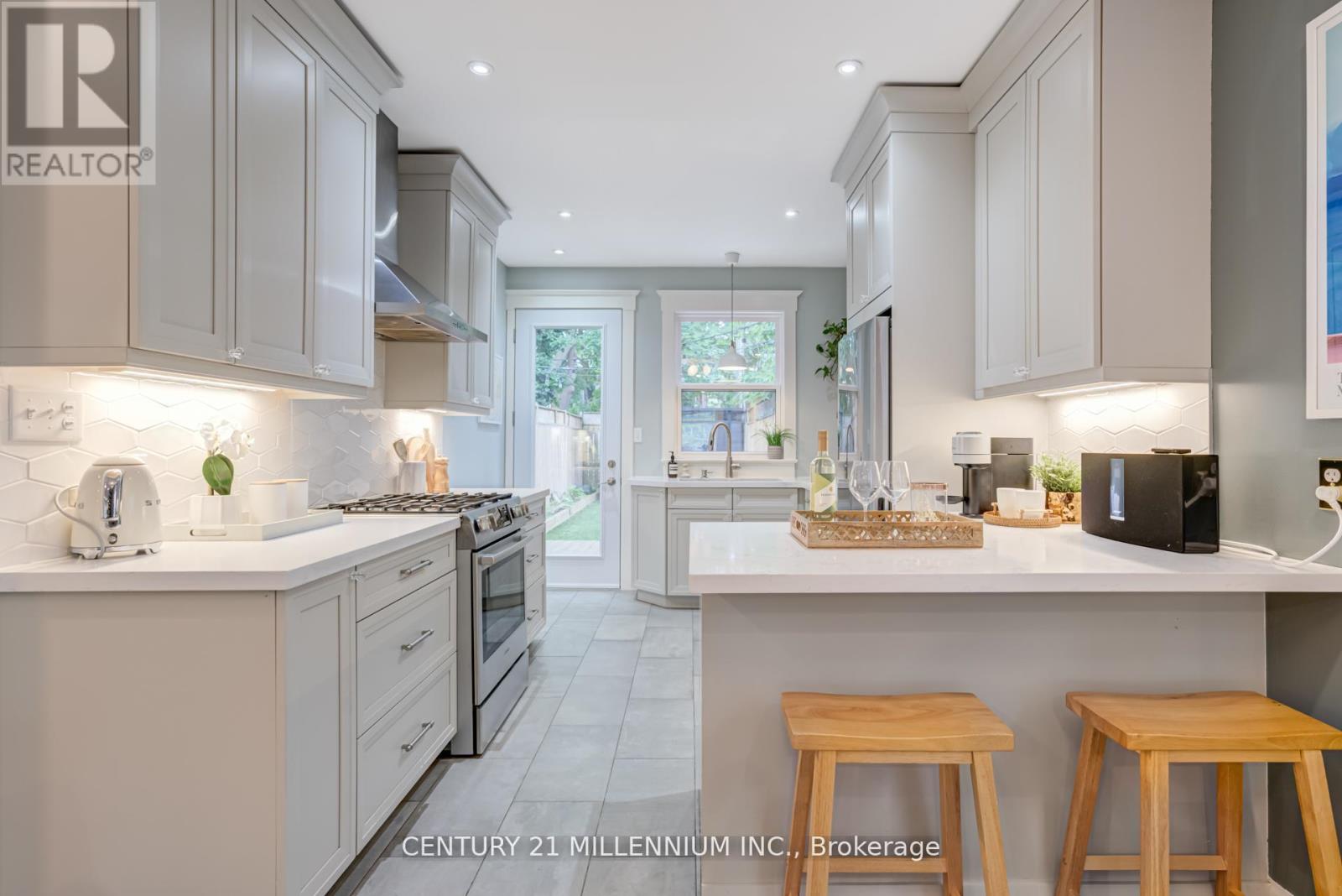 Photo 19 of 634 Woodbine Avenue, Toronto ON
