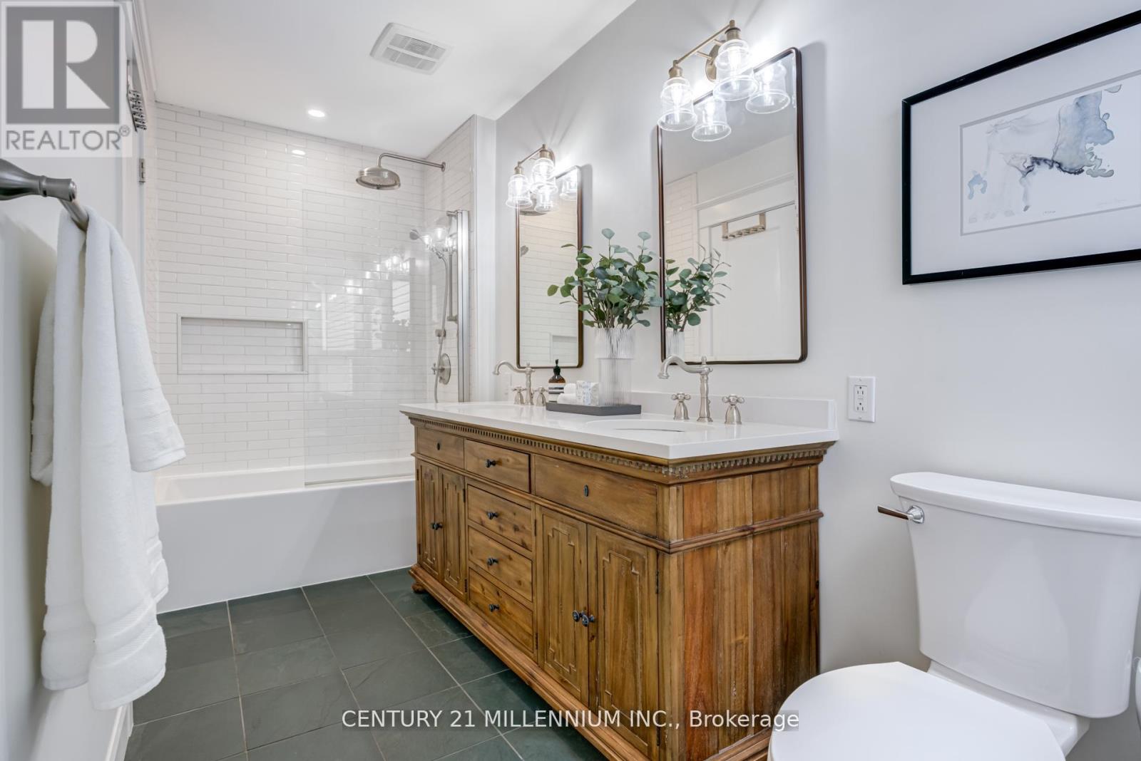 Photo 23 of 634 Woodbine Avenue, Toronto ON