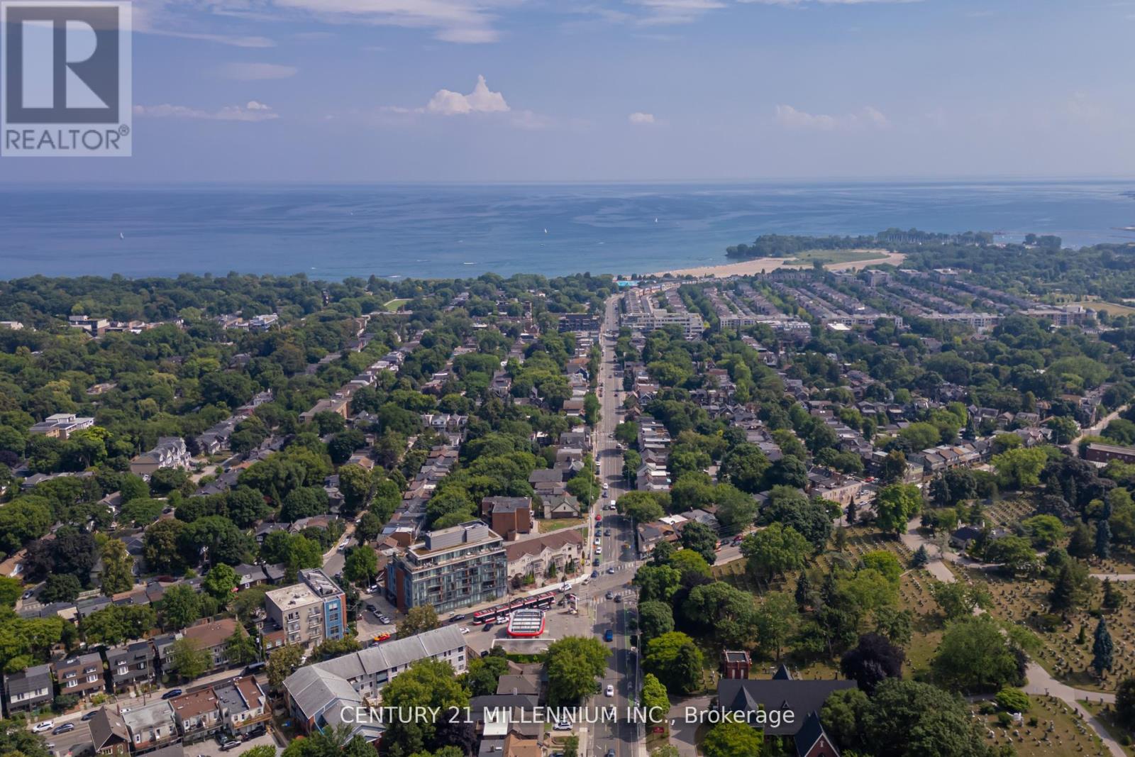 Photo 7 of 634 Woodbine Avenue, Toronto ON