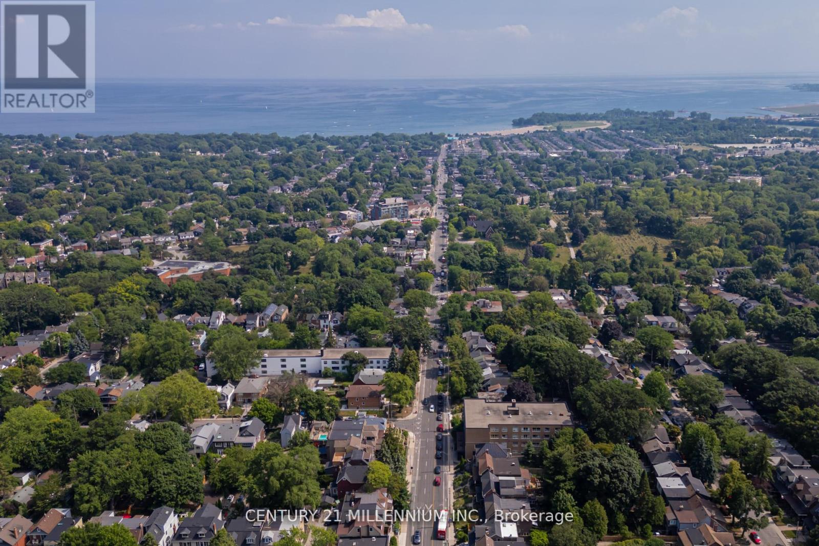 Photo 3 of 634 Woodbine Avenue, Toronto ON
