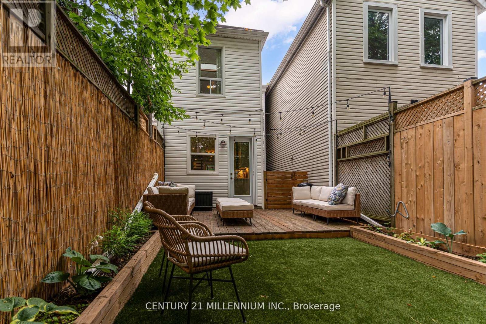 Photo 12 of 634 Woodbine Avenue, Toronto ON