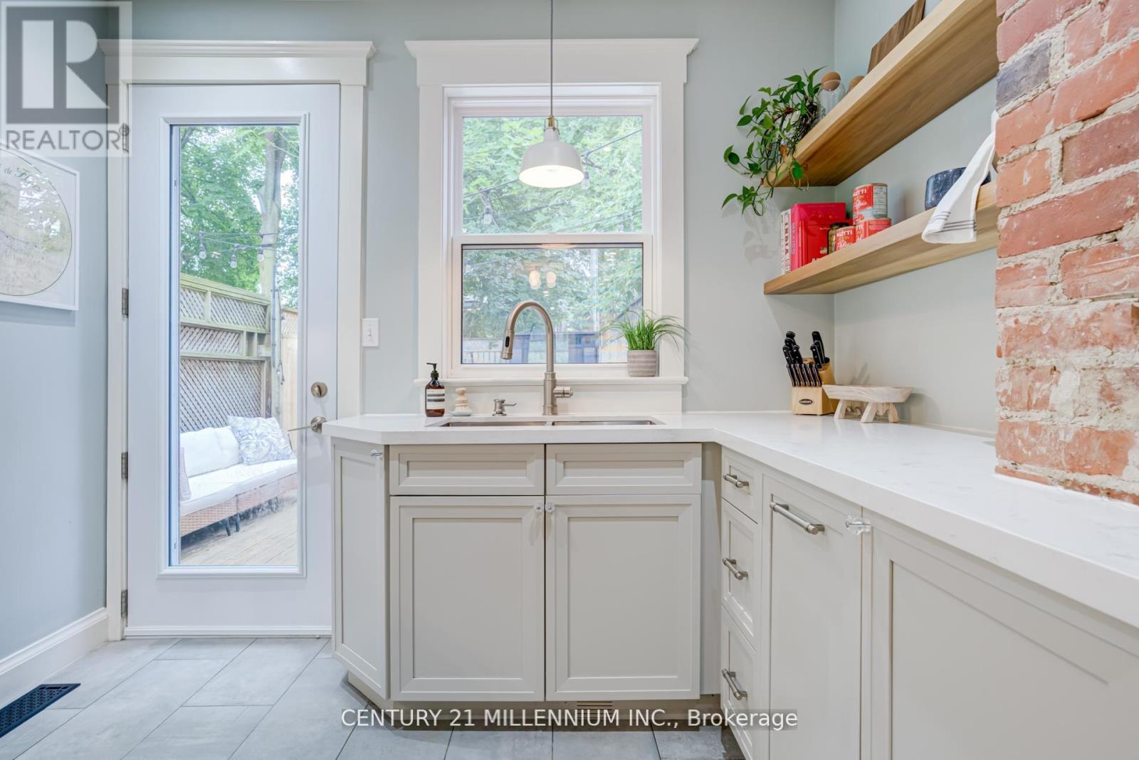 Photo 13 of 634 Woodbine Avenue, Toronto ON