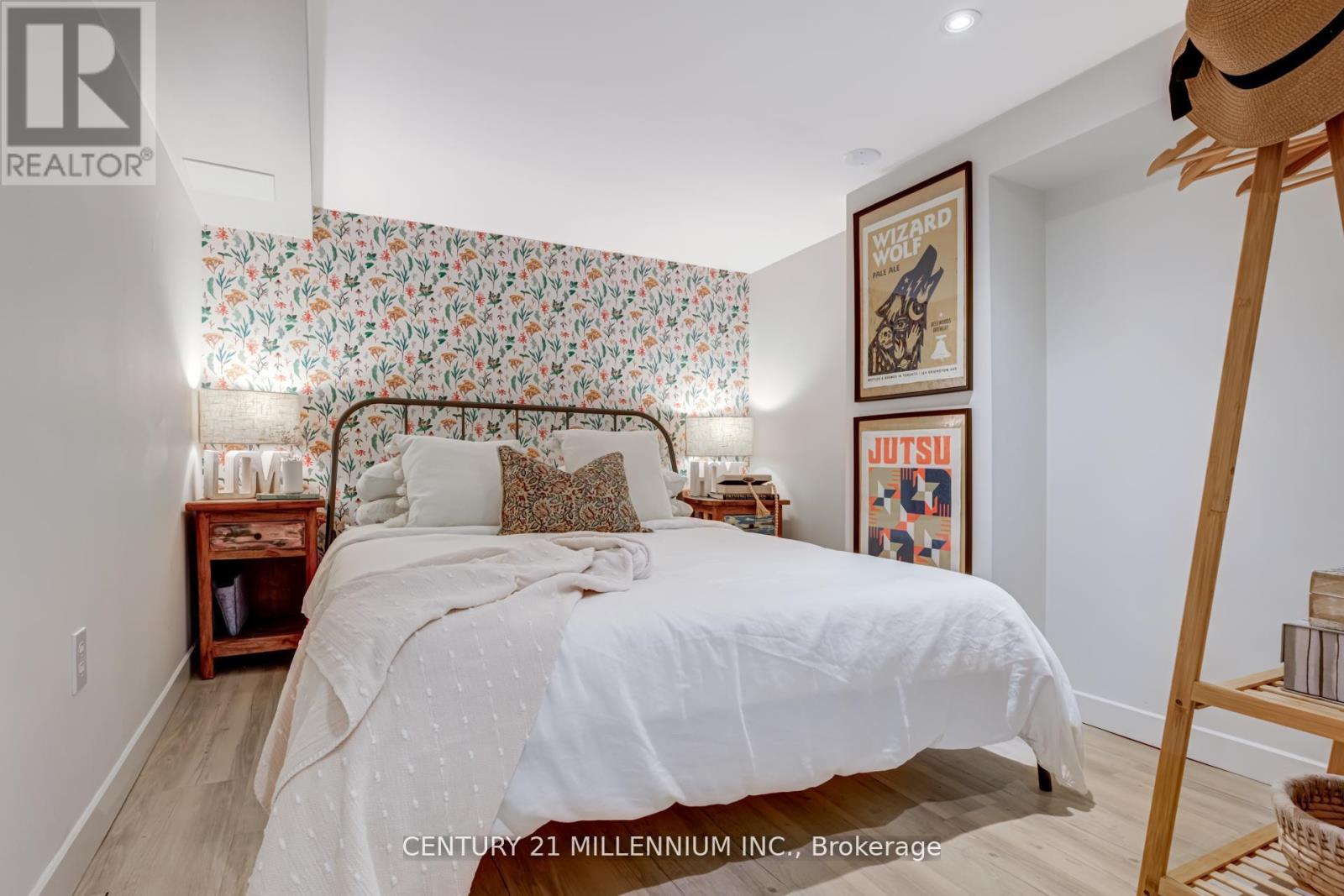 Photo 22 of 634 Woodbine Avenue, Toronto ON
