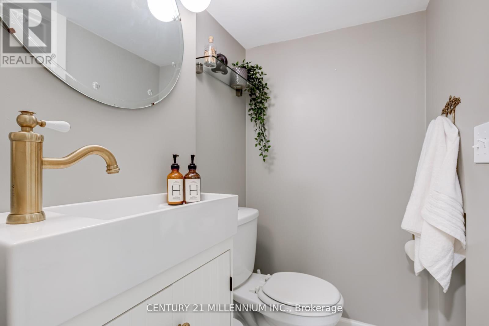 Photo 42 of 634 Woodbine Avenue, Toronto ON