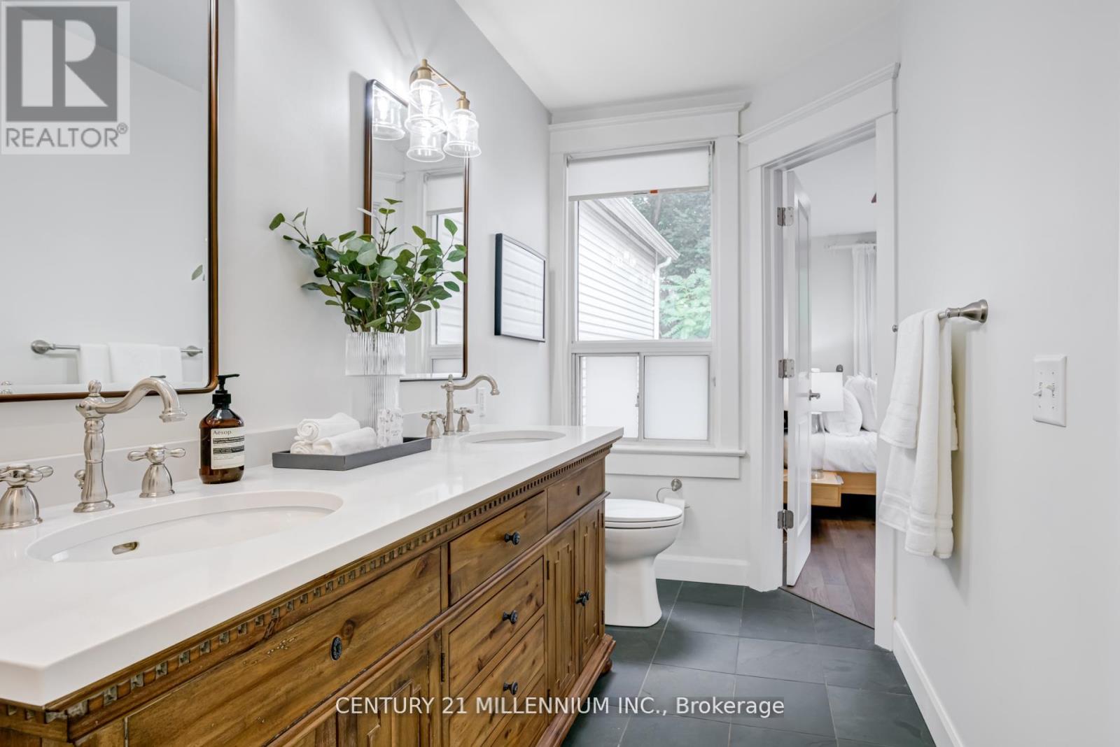 Photo 35 of 634 Woodbine Avenue, Toronto ON