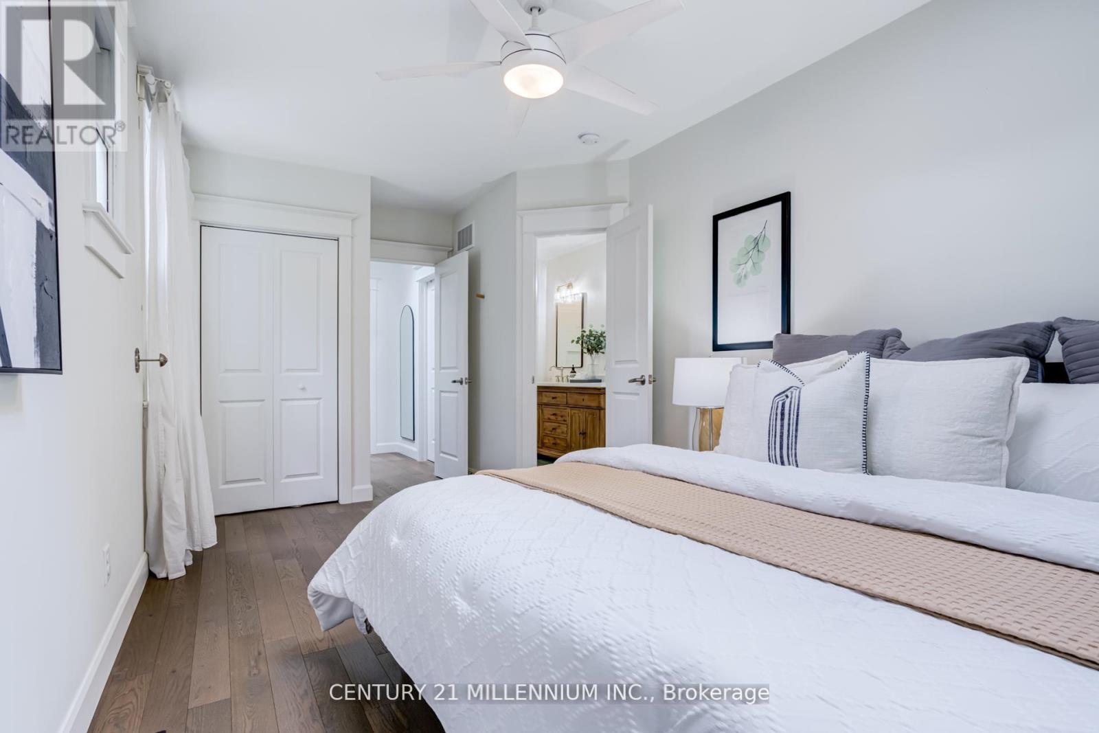 Photo 33 of 634 Woodbine Avenue, Toronto ON