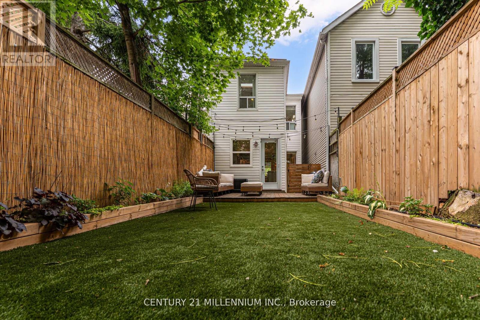 Photo 14 of 634 Woodbine Avenue, Toronto ON
