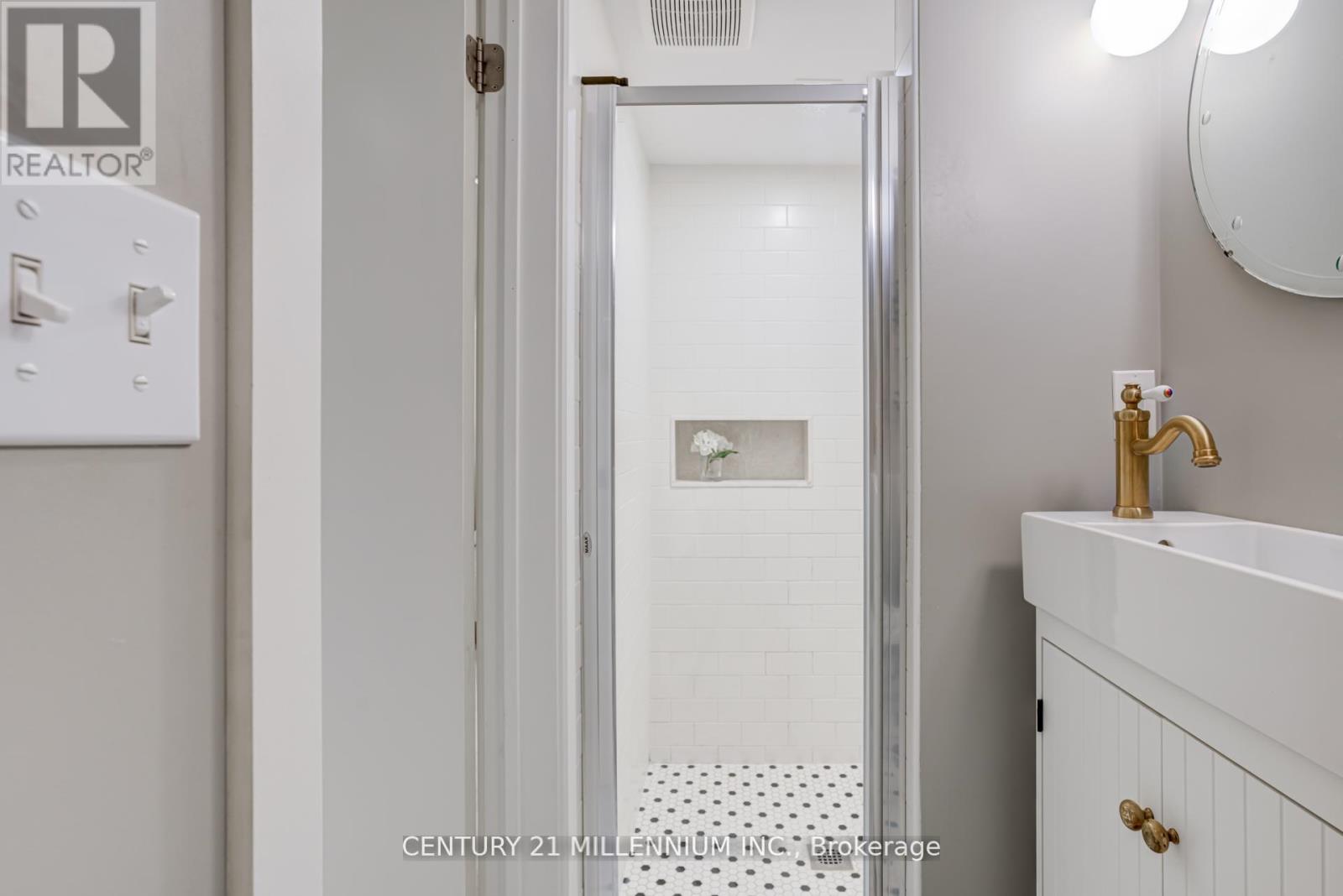 Photo 26 of 634 Woodbine Avenue, Toronto ON