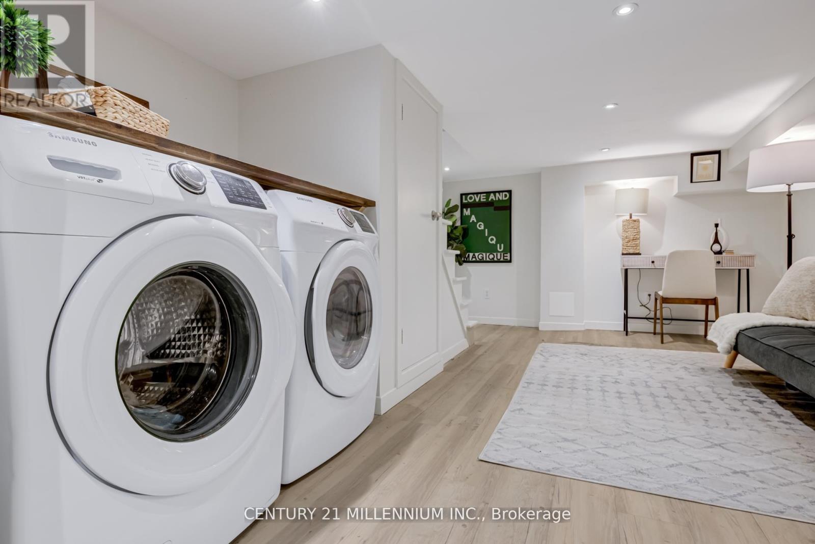 Photo 8 of 634 Woodbine Avenue, Toronto ON