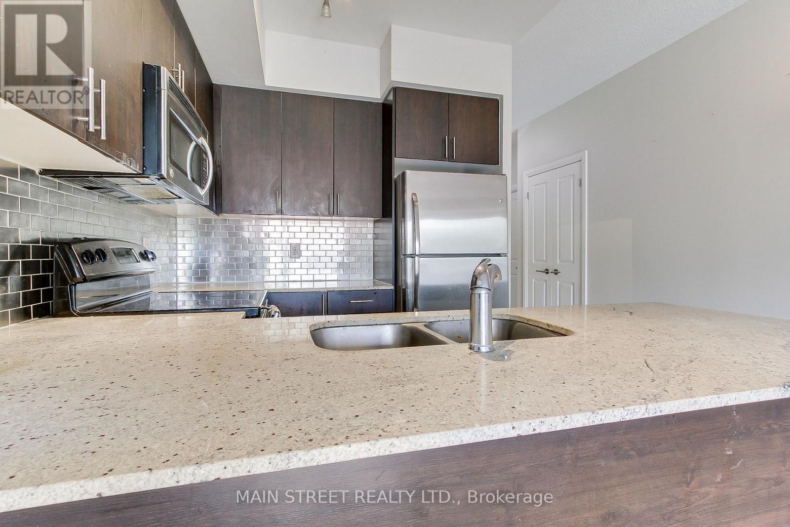 Photo 13 of 308 520 Steeles Avenue, Vaughan ON
