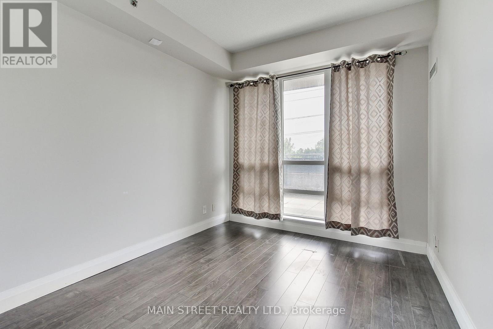 Photo 11 of 308 520 Steeles Avenue, Vaughan ON