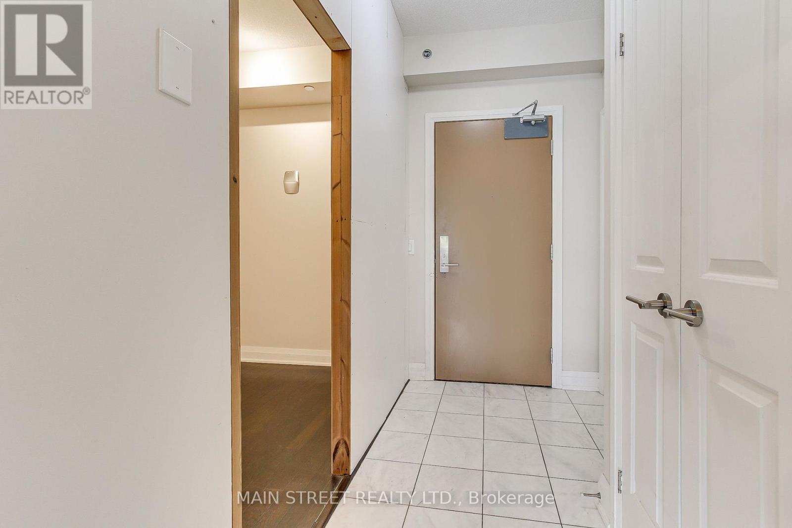 Photo 7 of 308 520 Steeles Avenue, Vaughan ON