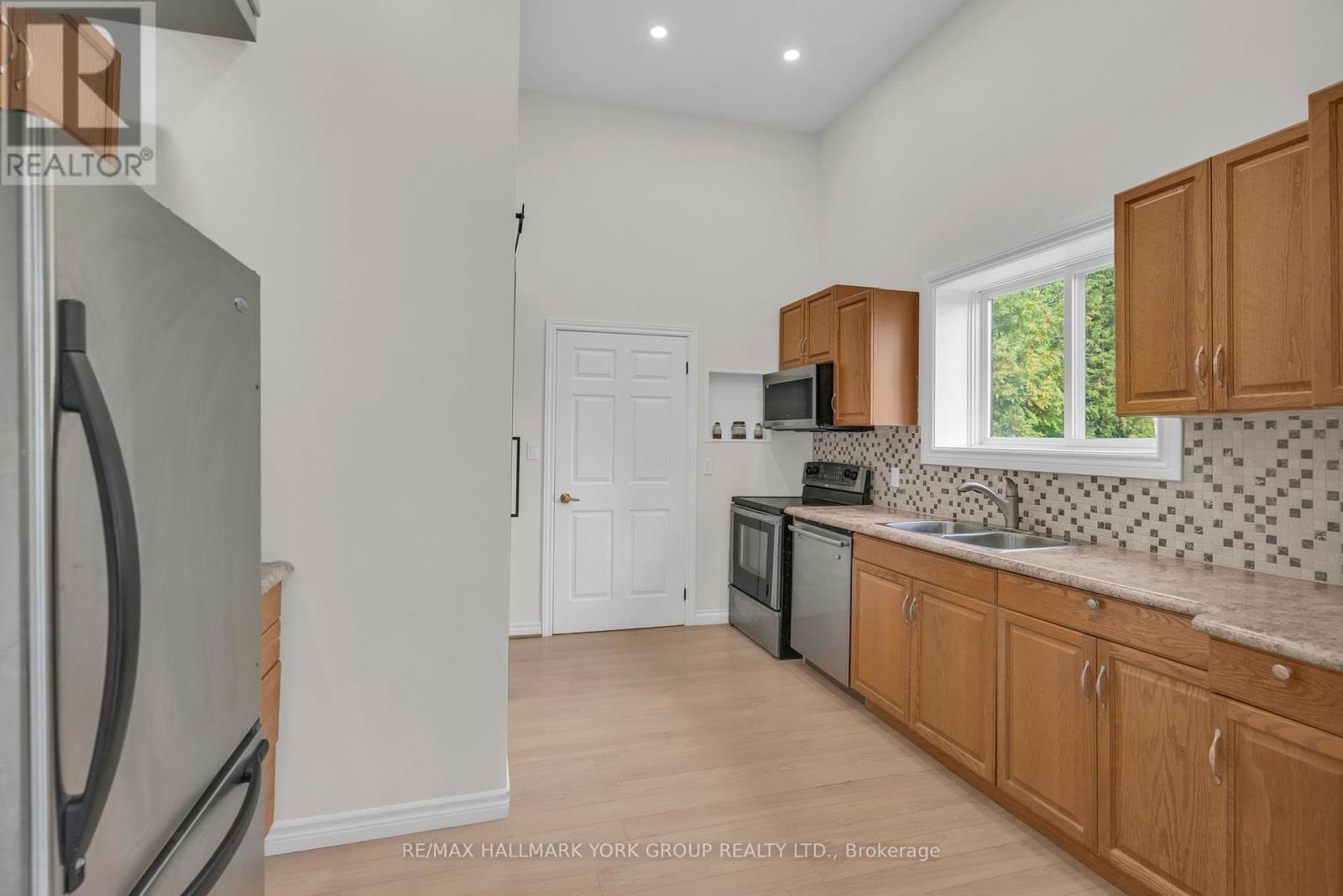 Photo 13 of 36 Ball Avenue E, Brock ON
