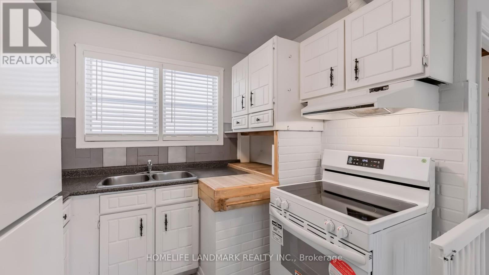 Photo 1 of 424 Bonita Crescent, Richmond Hill ON