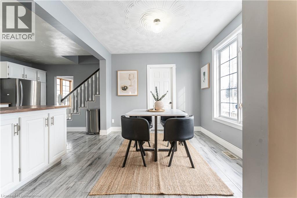 Photo 4 of 421 Nelson Street, Brantford ON