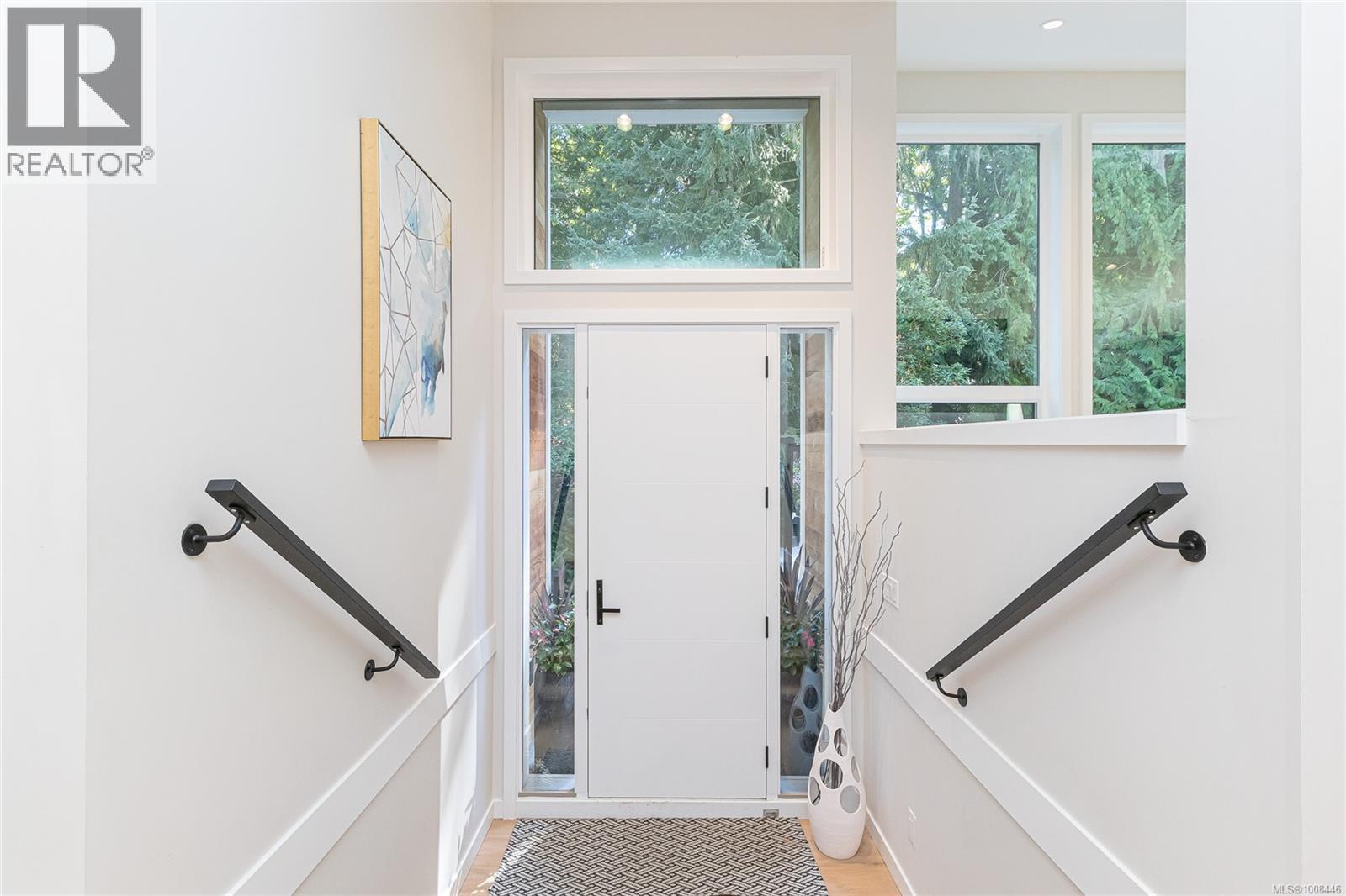 Photo 7 of 840 Haliburton Rd, Saanich BC