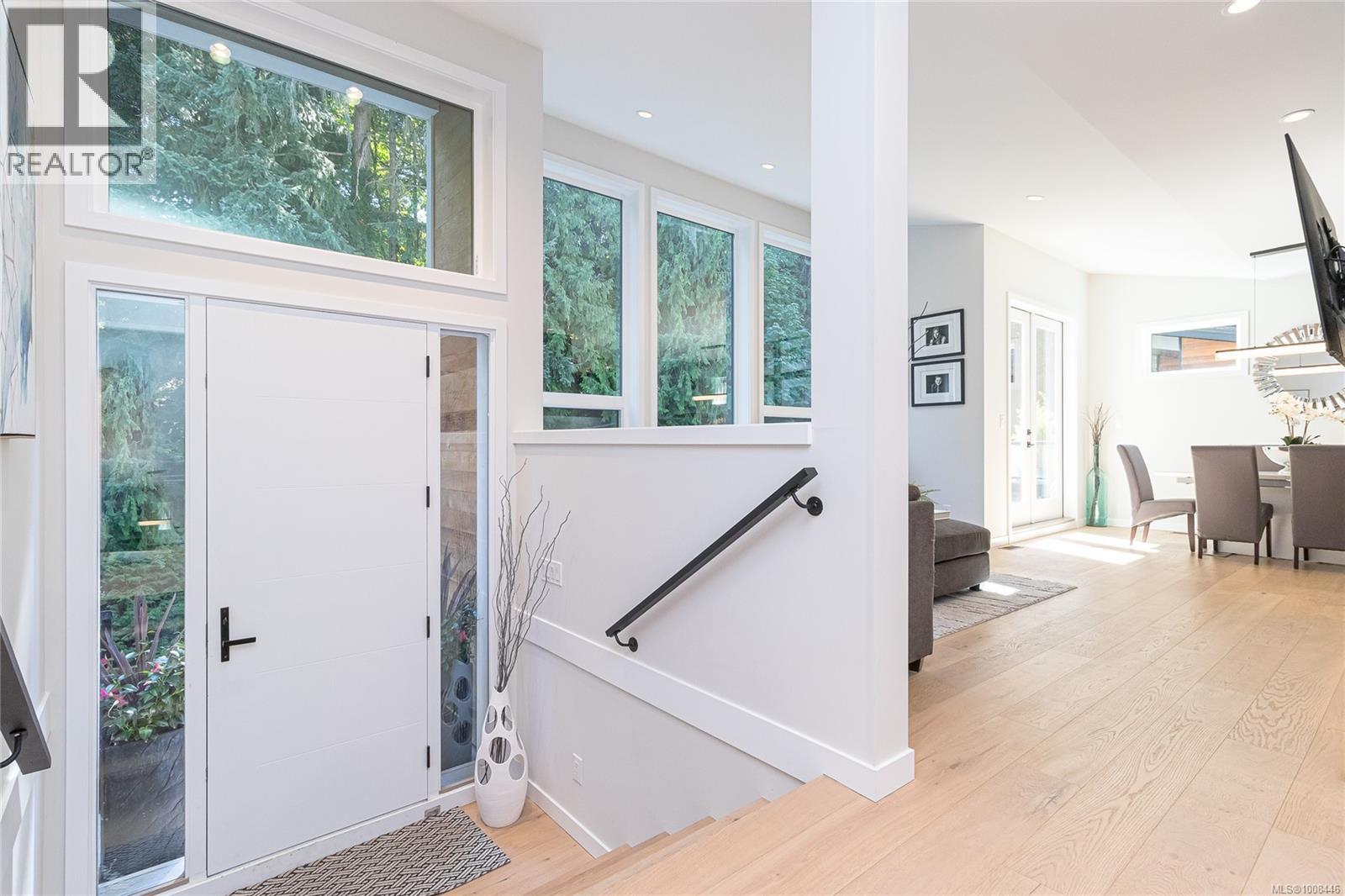 Photo 38 of 840 Haliburton Rd, Saanich BC