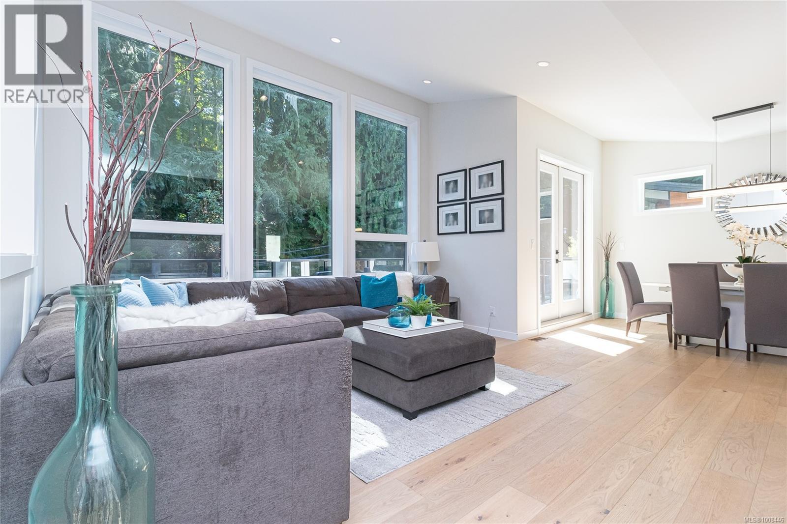 Photo 12 of 840 Haliburton Rd, Saanich BC