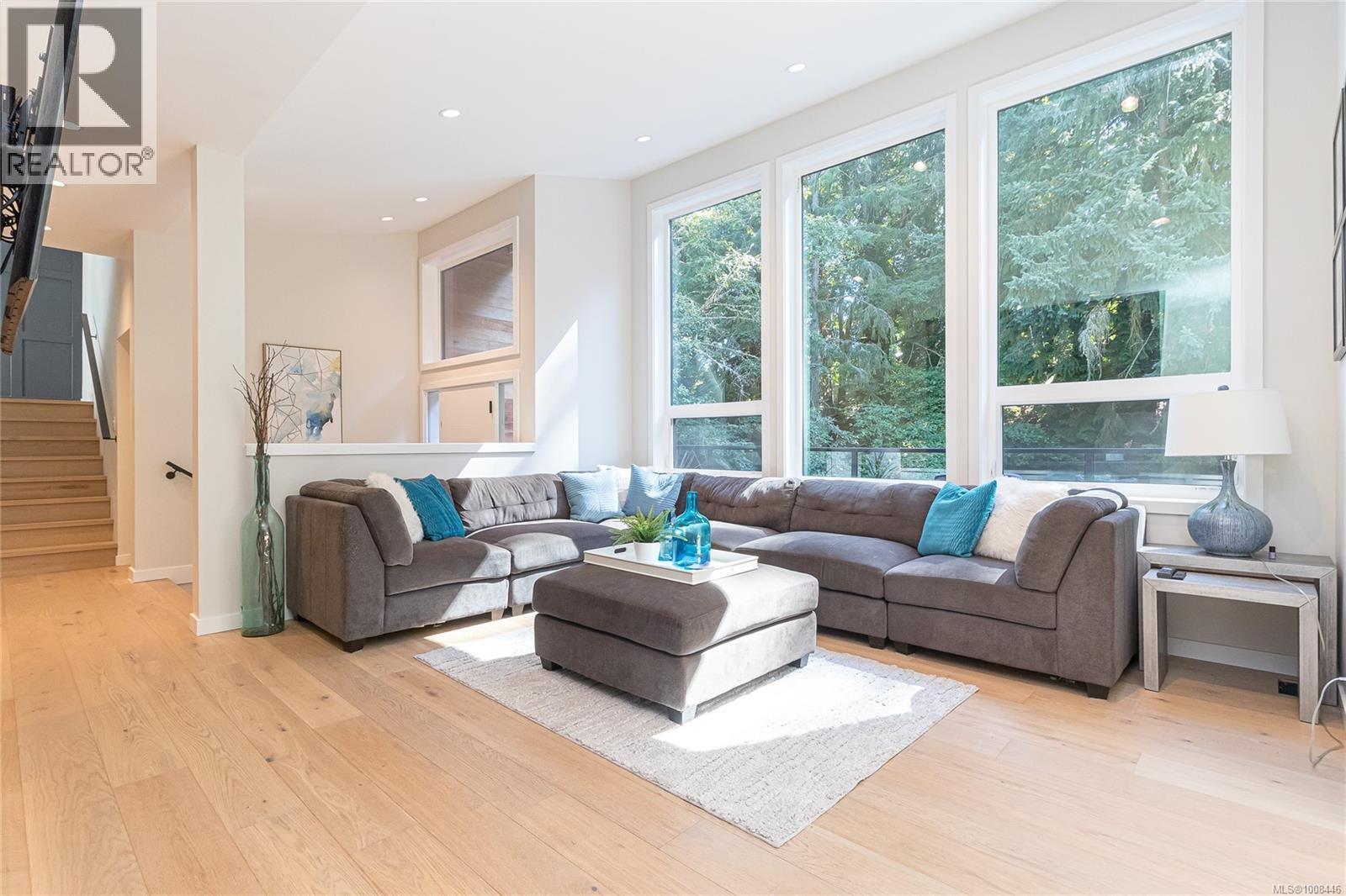Photo 27 of 840 Haliburton Rd, Saanich BC