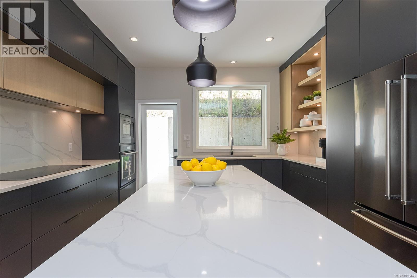 Photo 29 of 840 Haliburton Rd, Saanich BC