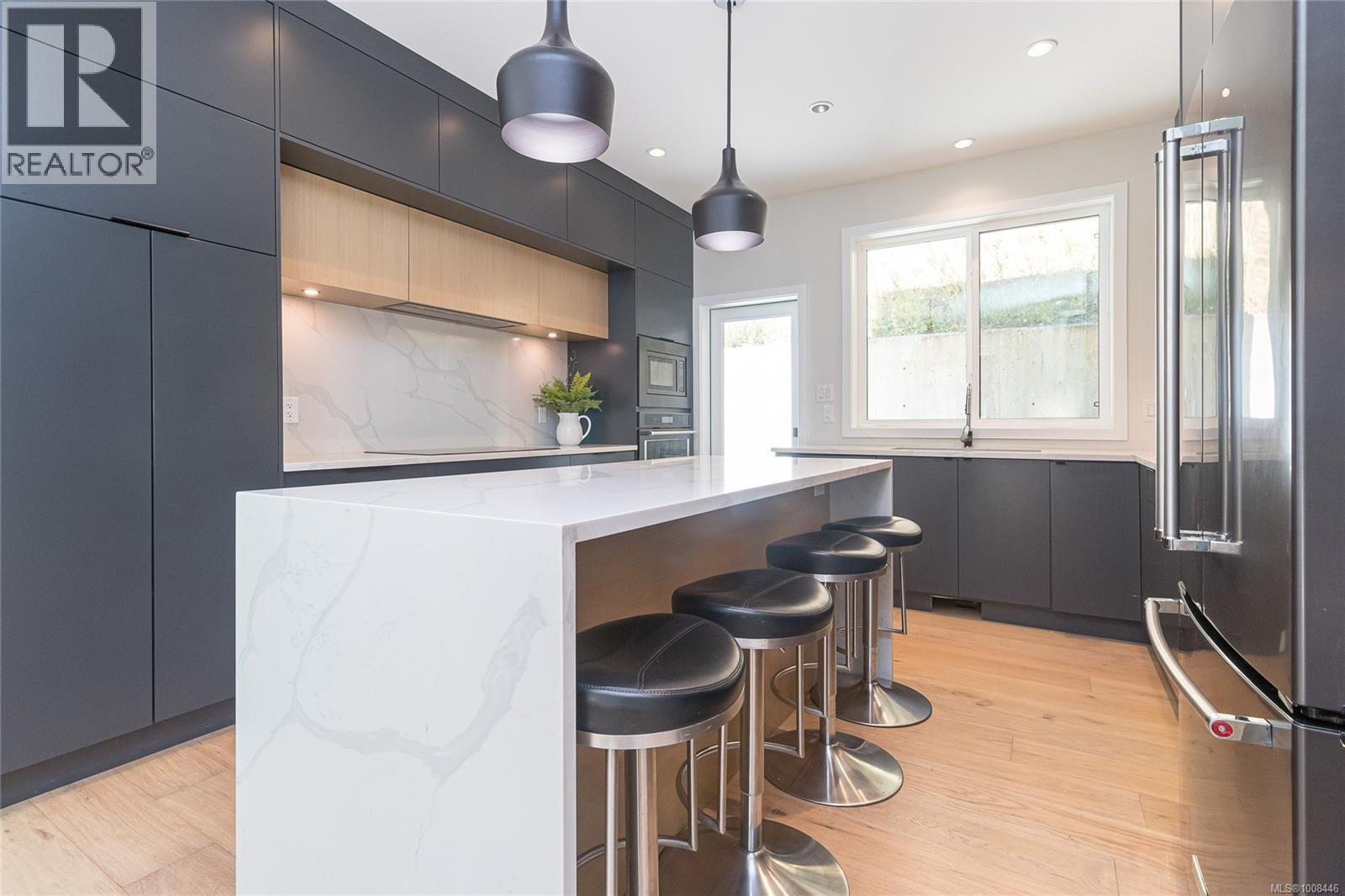 Photo 24 of 840 Haliburton Rd, Saanich BC