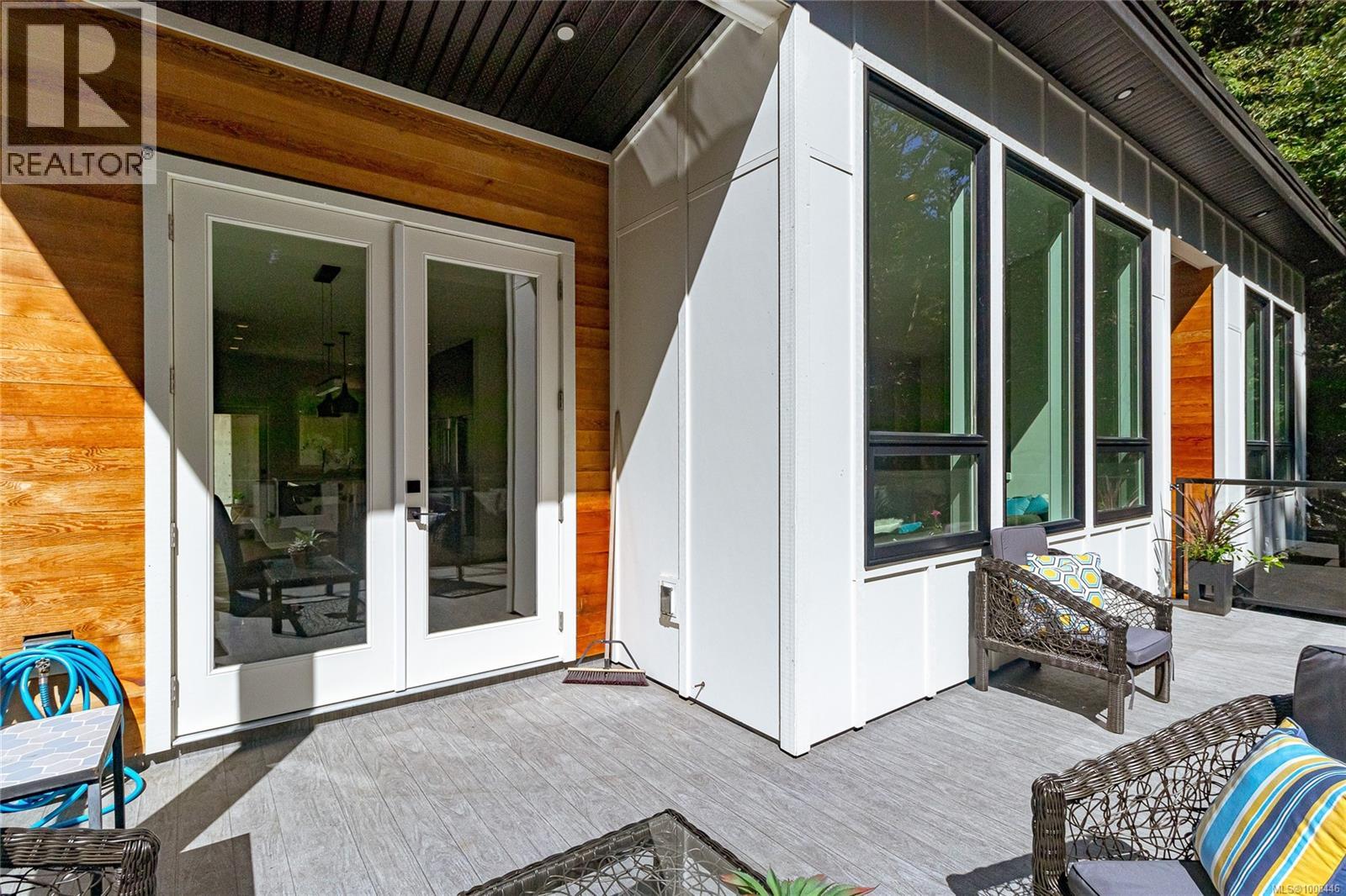 Photo 31 of 840 Haliburton Rd, Saanich BC
