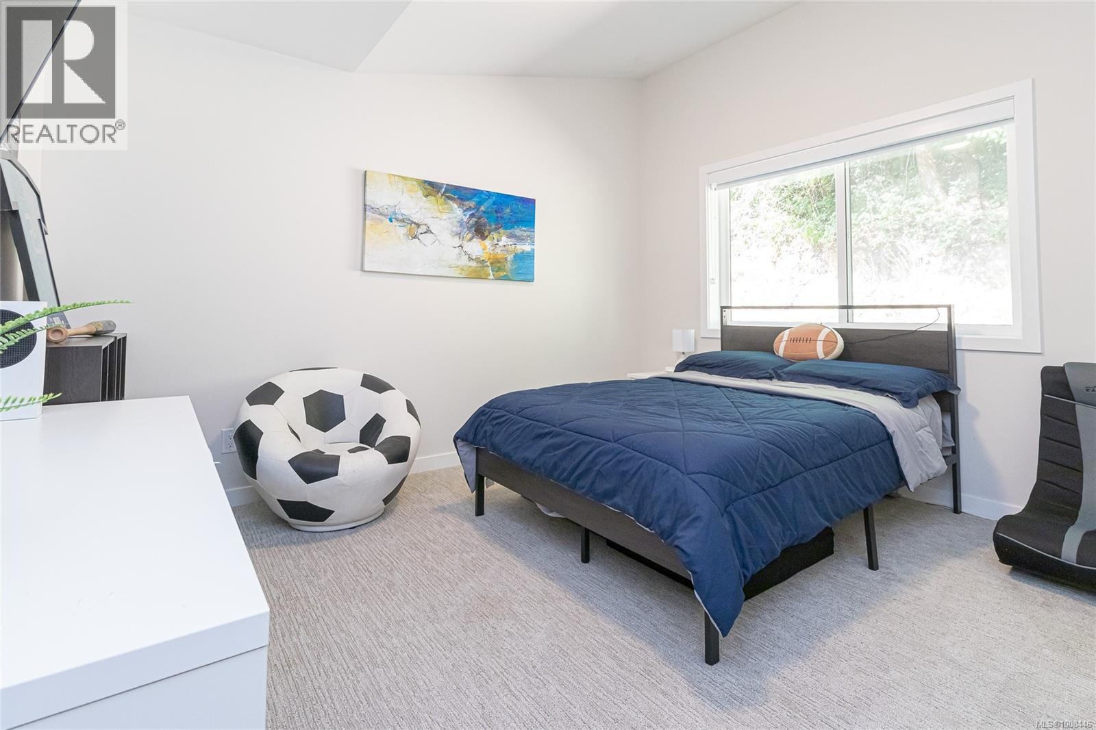 Photo 40 of 840 Haliburton Rd, Saanich BC