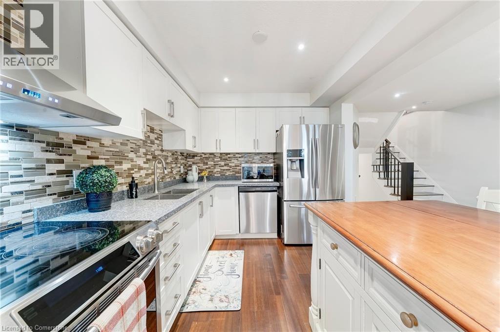 Photo 11 of 800 Paramount Drive Unit 28, Stoney Creek ON