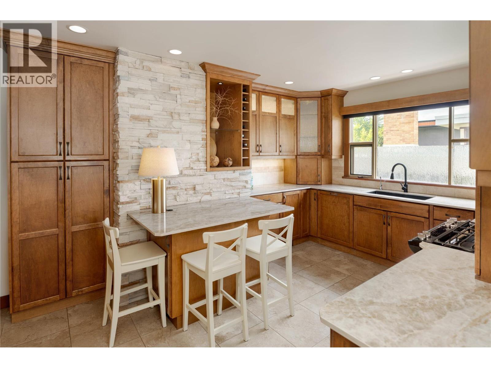  354 BURNE Avenue, Kelowna