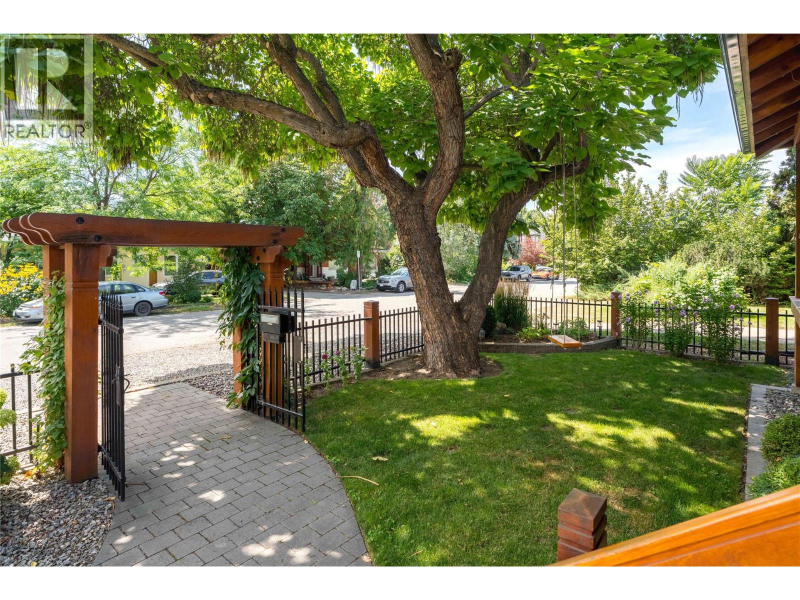  354 BURNE Avenue, Kelowna