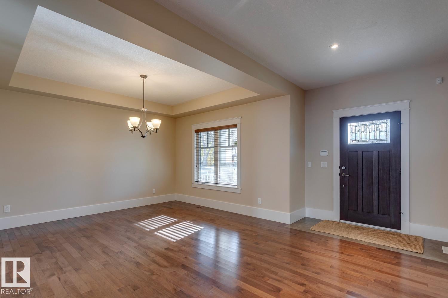 Photo 9 of 11026 80 Av Nw, Edmonton AB