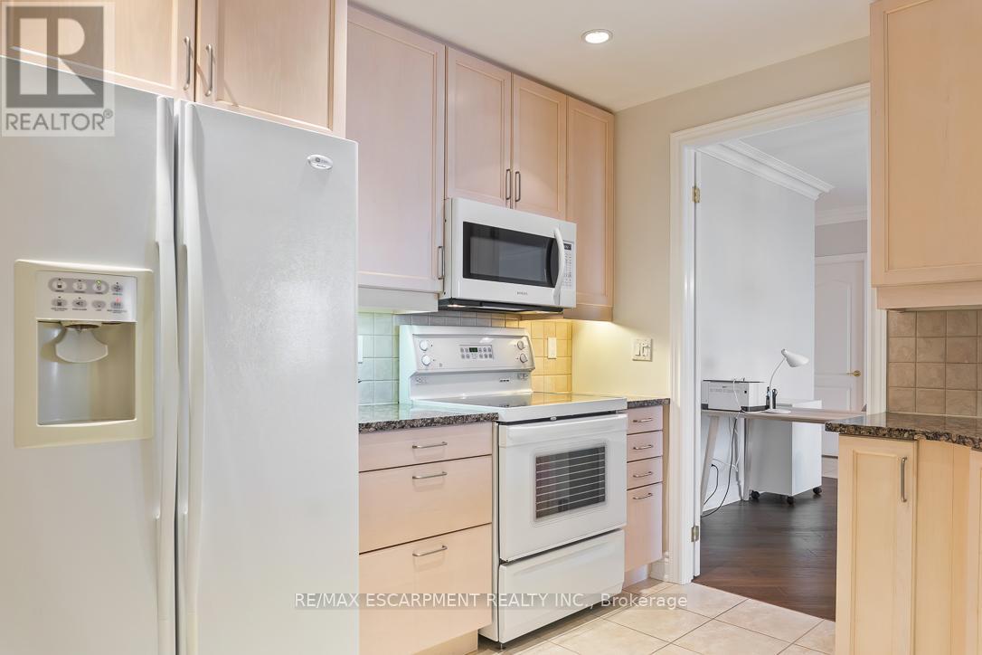 Photo 42 of Ph 7 1900 The Collegeway, Mississauga ON