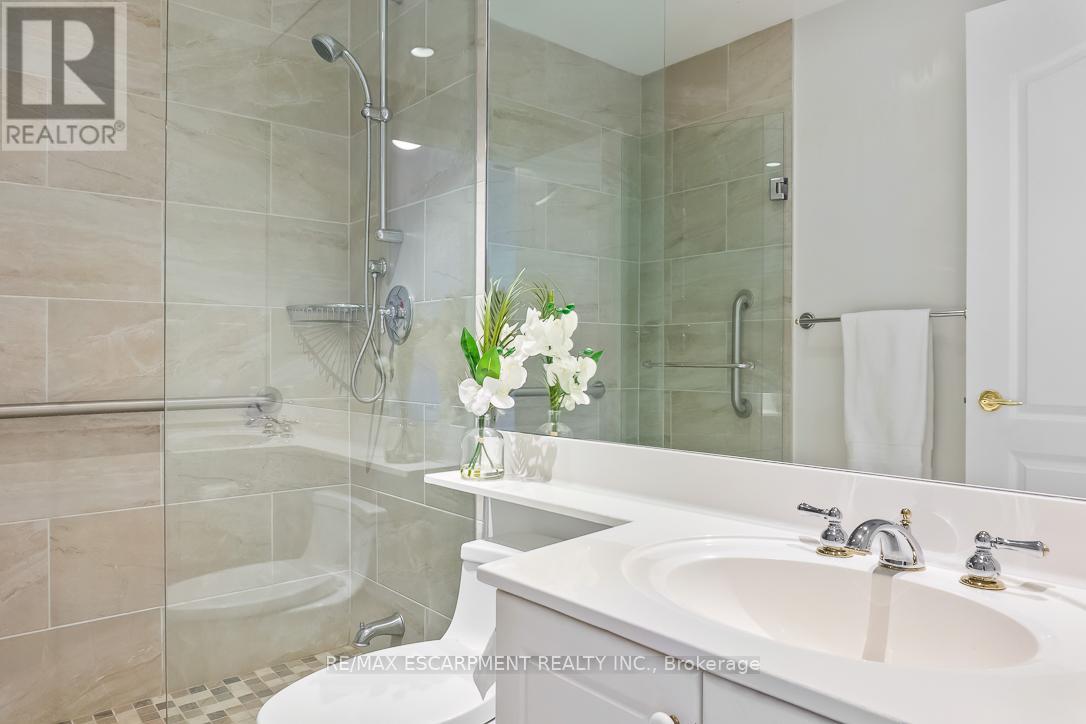 Photo 43 of Ph 7 1900 The Collegeway, Mississauga ON